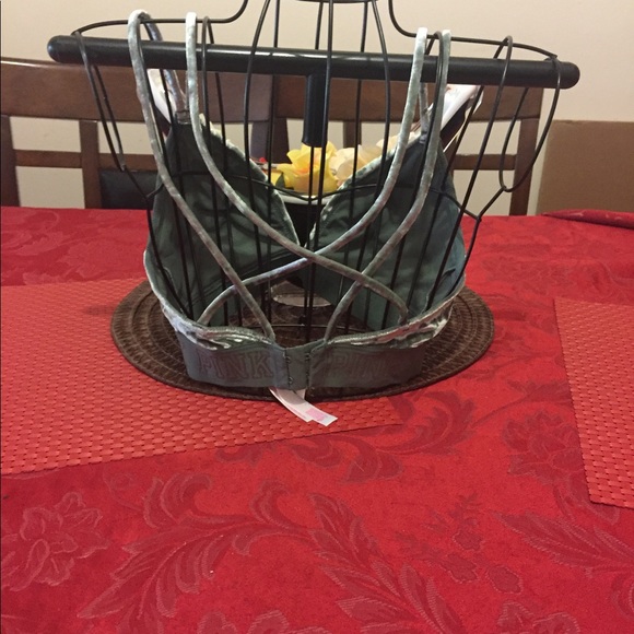 NWOT GREEN VELVET BRALETTE VSPINK SOLD - Picture 4 of 5